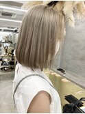 ミルクティーベージュシルバーグレージュショートボブ前髪なし