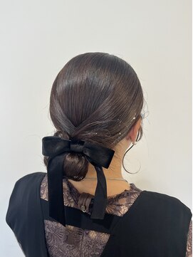 シー(she.) タイトアレンジ　タイトシニヨン　ベロアリボン