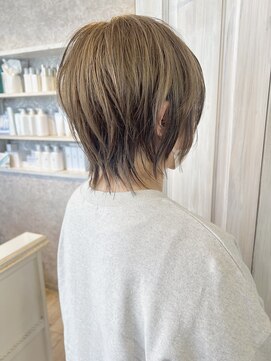 キャアリー(Caary) 福山市Caary無造作ウルフ夏柔らかベージュレイヤーカット30代