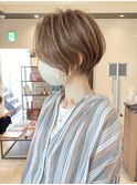 40.50代前下がりショートボブ×白髪ぼかしハイライト【湯本】