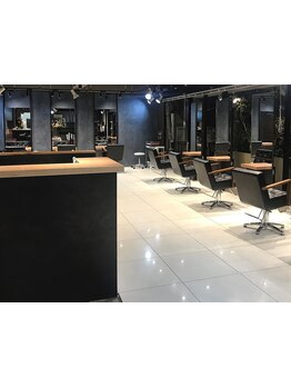 原宿で大人気の《ainico.》待望の2店舗目★黒を基調としたお洒落な店内◎カラーデザインを楽しみたい方に！