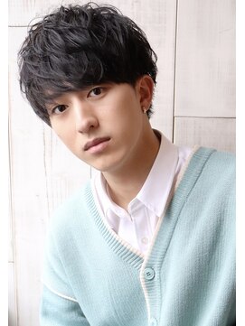 ネイビー(NAVY) ライトパーマでかっこよく!簡単スタイリングのバルーンマッシュ