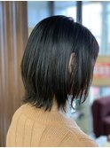 小顔耳かけ外ハネ/黒髪肩上ボブ/艶髪毛先ワンカールダークカラー