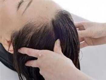 シャンティー(shanti)の写真/【Oggiottoアロマヘッドスパ 15分コース ¥4400】アロマで癒されながら、頭皮から健康な髪へ導きます♪