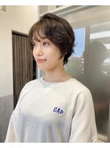前髪ありアンニュイなショートパーマ