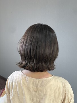 ココカラヘアー ニコ(cococara hair nico) ぱつっとカット/外ハネ/オリーブカラー