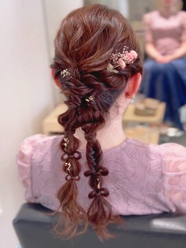 フォーエス(4S) ふわふわの編み下ろしツイン 《 結婚式お呼ばれヘア 》