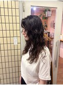 力を抜いた色気が出るウェーブスタイル