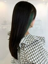 ミツバ(3tuba)&nbsp;ロングヘア インナーカラー ブリーチ グリーン ダメージレス