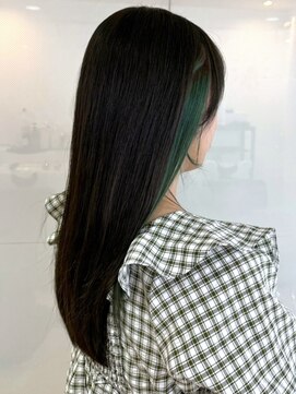 ミツバ(3tuba) ロングヘア インナーカラー ブリーチ グリーン ダメージレス