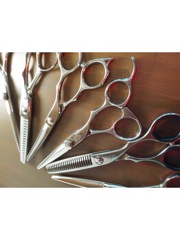 髪質、骨格などを見極めてハサミを入れるから、フェイスラインも綺麗に♪イメチェンもお任せ下さい☆