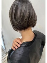 トルネード(TORNADO)&nbsp;外国人風ハイライトバレイヤージュショートボブ  グレージュ