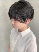 マッシュショート、ブルーブラック、耳かけ、ショートボブ