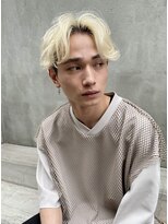 刈り上げツーブロ　ハイトーンラフセンターパート