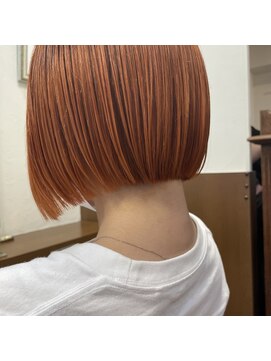 カミナ(KAMINA) オレンジカラーに切りっぱなしボブ