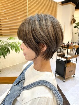 チリンバイロストシティー(Chillin by LOSTCITY) ショートボブ髪質改善白髪ぼかしインナーカラー