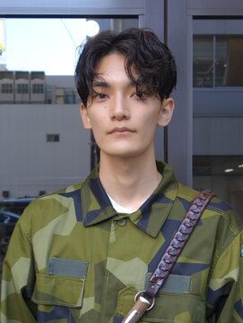 ポール(pole) 大人センターパートスタイル