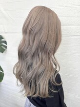 バンガロウ イー ヘア(Bungalow e hair) ベージュ系ハイトーンカラー