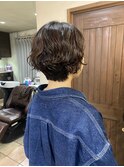 ショートボブと緩めスパイラルパーマ