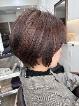 リュッカ(Lycka) ザクロカラー小顔ショート
