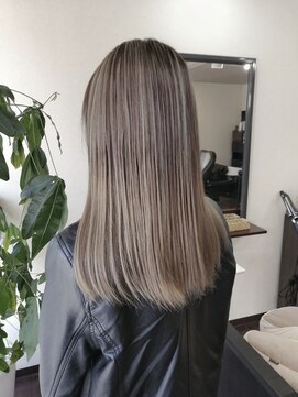 リンク ケアアンドデザイン(Link Care&Design) サロンスタイル　ハイライトグラのストレートスタイル