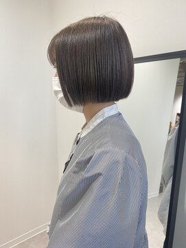キュエム(Cuem) 【Cuem 小原】サラッとミニボブ ブリーチなし グレージュ