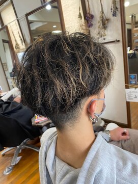 美容室 メザミー MESAMIES ベージュカラーマッシュソフトツーブロックショートレイヤー