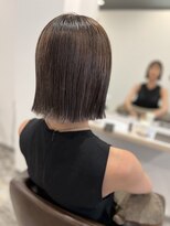 リシェイル(RICHAIR) ブリーチ縮毛矯正×グレーブラウンで切りっぱなしボブ