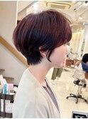 エモージュくびレイヤーショートボブグレージュ前髪あり丸顔