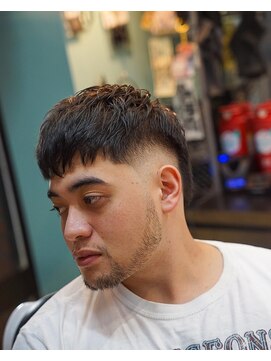 タイト スワッグ バーバーワークス(TIGHT SWAG BARBERWORKS) バーストスキンフェード×クロップ