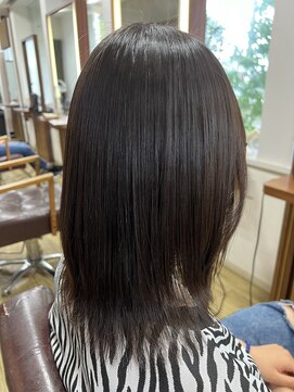 アローズ(arose) 顔周りレイヤー外ハネロングボブ