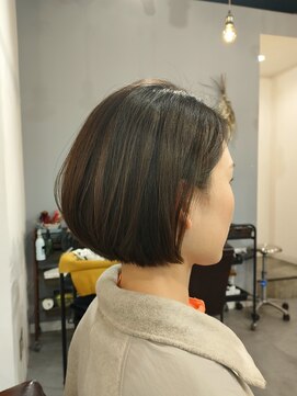 レイリー(LAiLy) 丸みのある重めボブ