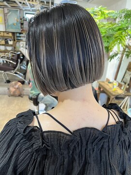 ロア インターナショナル 新宿店(LoA International) 【LoA】バレイヤージュハイライト白黒コントラストボブ
