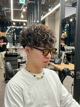 リッチブランドアンドコー(Rich Brand&Co) スペインカール ハイライトカラー　メンズカット　メンズパーマ