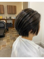 ウフアンビアンス(Oeuf.ambiance)&nbsp;グレージュ【美シルエット】ふんわり立体感ショート