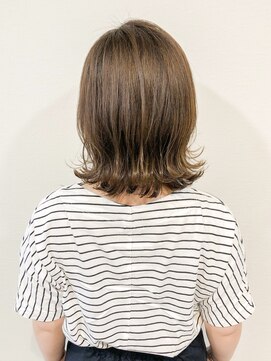 コマド(Comado) 外ハネくびれbob