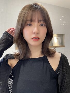 アイヴィ 表参道(IVY) 顔周りカットくびれミディアムベージュカラー【肥田亜沙美】