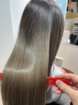 エミュスト(Emuest) ベージュ×髪質改善