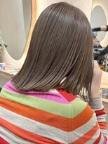 ヒビヲ(HIBIO) タッセルボブ切りっぱなしボブワンブリーチダブルカラー