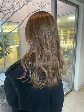 クロエ バイ ラヴィズム 小針店(CLOE by LUVISM) ベージュカラー