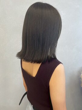 ミュラ(mulah) オリーブグレージュ透明感カラー＊切りっぱなしミディアム