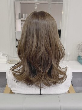 シーラ(cie-ra.) #くすみベージュ  #ミディアムレイヤー　　#cie-ra.