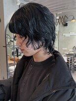 ロリム(RorriM)&nbsp;レイヤーカット パーマ ウルフカット ブルーブラック