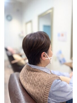 ヘアー グリーン(hair green) 白髪を活かすシルバーグレー大人ショート