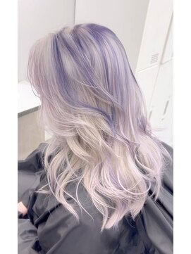 ジゼル ビエラ博多テラス店(GiseL) ホワイト×ラベンダー／デザインカラー