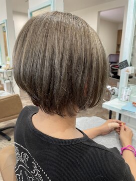 ヘアーディア みどり店(Hair...DiA) 前下がりショートボブ×シルバーベージュ