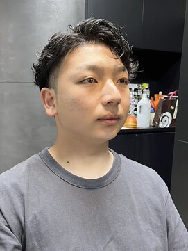デネブ(Deneb) 20代30代メンズスパイラルパーマワイルドオシャレ感アッシュ
