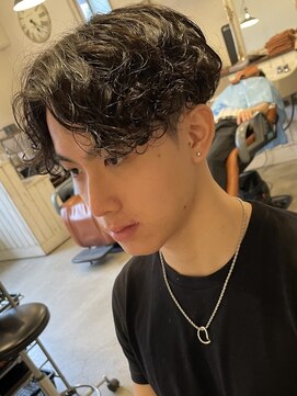 アンティコ(Antico) センターパート 無造作パーマ メンズパーマ メンズカット