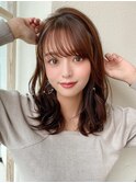 20代に人気！顔周りの後れ毛がかわいいシャギーレイヤーロング
