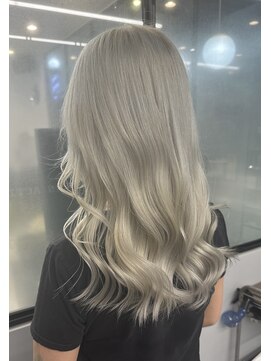 レイヤーカット/顔周り/韓国/ホワイト/シルバー/[名古屋/名駅]